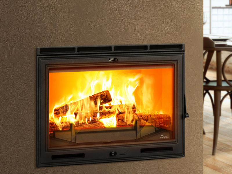 <b>Reference:</b> RE 700 <br> 
<b>Description:</b><br>- Fireplace Wood Insert <br>
- Ask for the grill 68€<br>
- Heat output range: 7-13kW <br>
- Efficiency: 68% <br>
- Nominal heat output: 10kW <br>
- Flue socket: ø200 MM<br>
- Heating area: 89 m2 <br>
- Heating volume: 222 m3 <br>
<b>Dimensions:</b><br>- L= 70CM<br>- W= 46CM<br>- H= 63CM<br><b>Weight:</b> 141KG