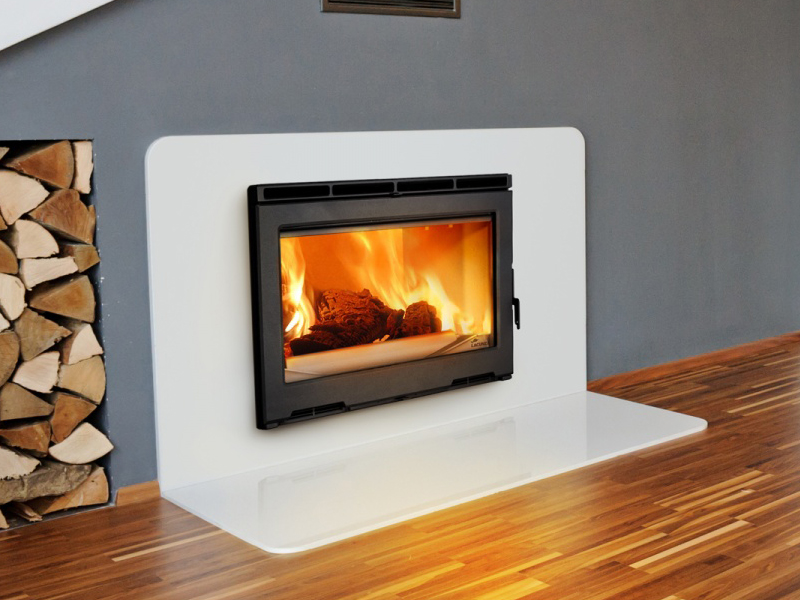 <b>Reference:</b> MIDI 700 <br> 
<b>Description:</b><br>- Fireplace Wood Insert <br>
- Double ventilation <br>
- Heat output range: 7.5-14.5kW <br>
- Efficiency: 75% <br>
- Nominal heat output: 11kW <br>
- Flue socket: ø200 MM<br>
- Heating area: 98 m2 <br>
- Heating volume: 244 m3 <br>
<b>Dimensions:</b><br>- L= 70CM<br>- W= 50CM<br>- H= 54CM<br><b>Weight:</b> 135KG