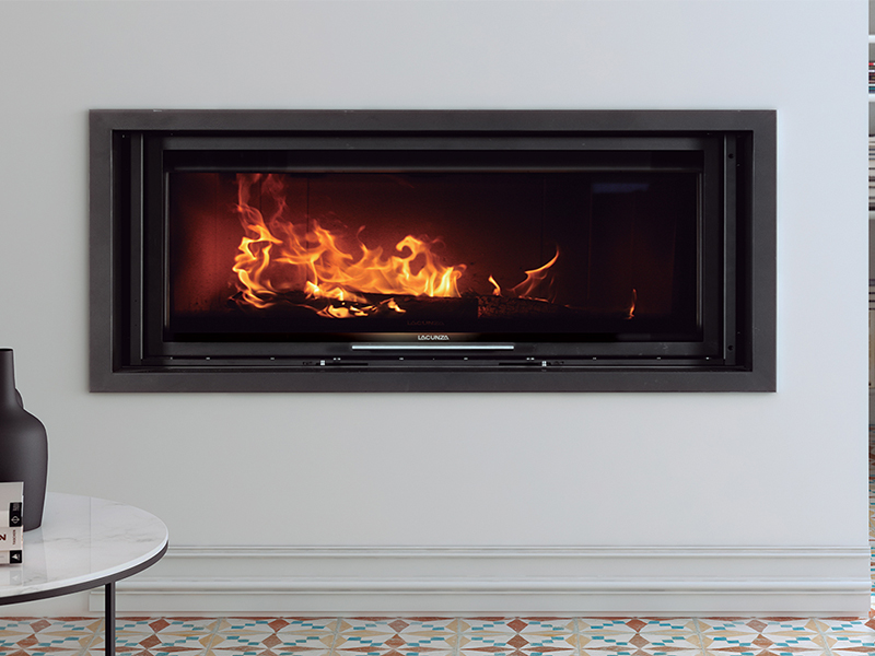 <b>Reference:</b> ITACA 120V <br> 
<b>Description:</b><br>- Fireplace Wood Insert <br>
- Lifting door <br>
- Heat output range: 11.5-21.5kW <br>
- Efficiency: 81% <br>
- Nominal heat output: 16.5kW <br>
- Flue socket: ø250 MM<br>
- Heating area: 147 m2 <br>
- Heating volume: 367 m3 <br>
<b>Dimensions:</b><br>- L= 129CM<br>- W= 68CM<br>- H= 150CM<br><b>Weight:</b> 350KG
