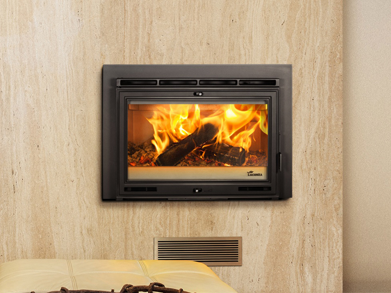 <<b>Reference:</b> SARRIA 20 <br> 
<b>Description:</b><br>- Wood boiler fireplace <br>
- Heat output range: 33kW <br>
- Efficiency: 72% <br>
- Water heat output: 20kW <br>
- Nominal heat output: 5.5kW <br>
- Flue socket: ø200 MM<br>
- Boiler tank volume: 55 litre <br>
- Max. circuit pressure: 3 bar
- Heating area: 231 m2 <br>
- Heating volume: 578 m3 <br>
<b>Dimensions:</b><br>- L= 70CM<br>- W=51CM<br>- H= 107CM<br>
<b>Firebox Dimensions:</b><br>- L= 66CM<br>- W= 46CM<br>- H= 33CM<br>
b>Weight:</b> 220KG