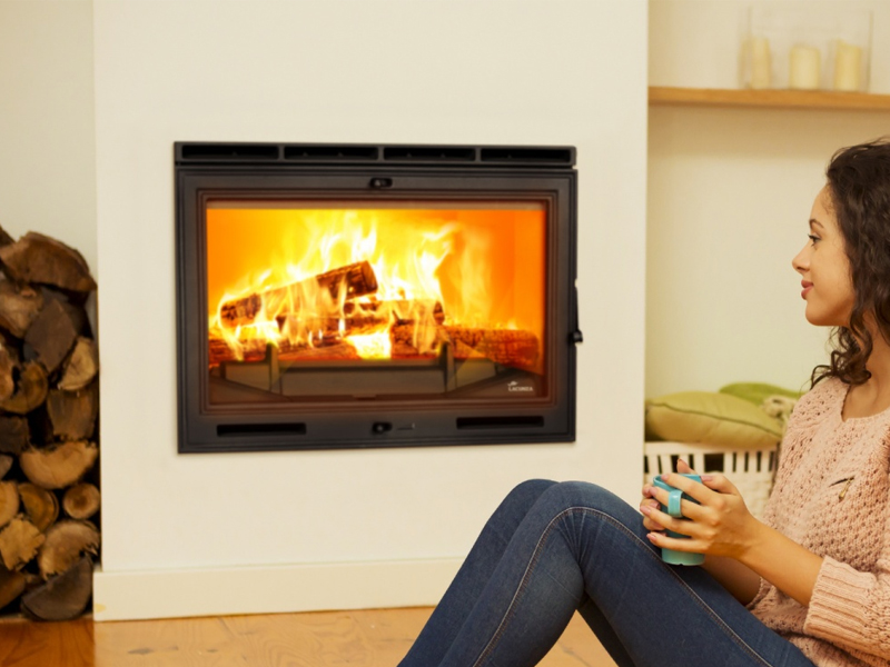 <b>Reference:</b>IN 700 <br> 
<b>Description:</b><br>- Fireplace Wood Insert <br>
- Ask for the grill<br>
- Heat output range: 7.5-14.5kW <br>
- Efficiency: 68% <br>
- Nominal heat output: 11kW <br>
- Flue socket: ø200 MM<br>
- Heating area: 98 m2 <br>
- Heating volume: 244 m3 <br>
<b>Dimensions:</b><br>- L= 70CM<br>- W= 46CM<br>- H= 63CM<br><b>Weight:</b> 135KG