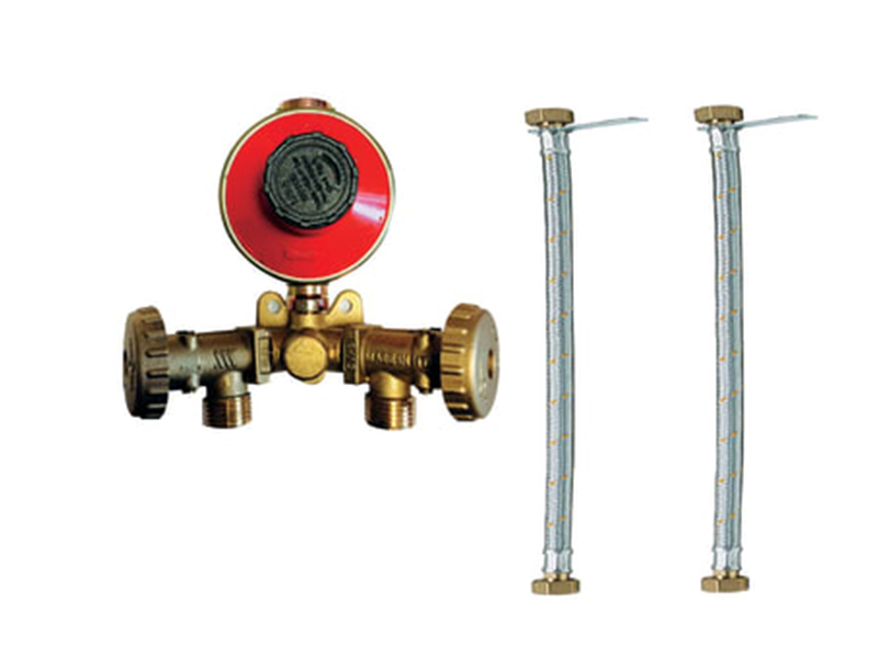 <B>Reference</b>:REGULATOR-CONNECTOR<br><b>Description:</b><br> Control unit for gas with 2 outlets complete with hoses,<BR> regulator and safety valve.