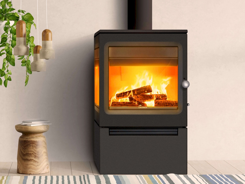 <b>Reference:</b> GARDE <br> 
<b>Description:</b><br>- Steel stove <br>
- Double combustion system <br>
- Extra clean glass system<br>
- Heat output range: 8-14kW <br>
- Nominal heat output: 11kW <br>
- Flue socket: ø150 MM<br>
- Heating area: 98 m2 <br>
- Heating volume: 244 m3 <br>
<b>External Dimensions:</b><br>- L= 60CM<br>- W= 43CM<br>- H= 101CM<br>
<b>Firebox Dimensions:</b><br>- L= 52CM<br>- W= 24CM<br>- H= 26CM<br>
<b>Weight:</b> 152KG